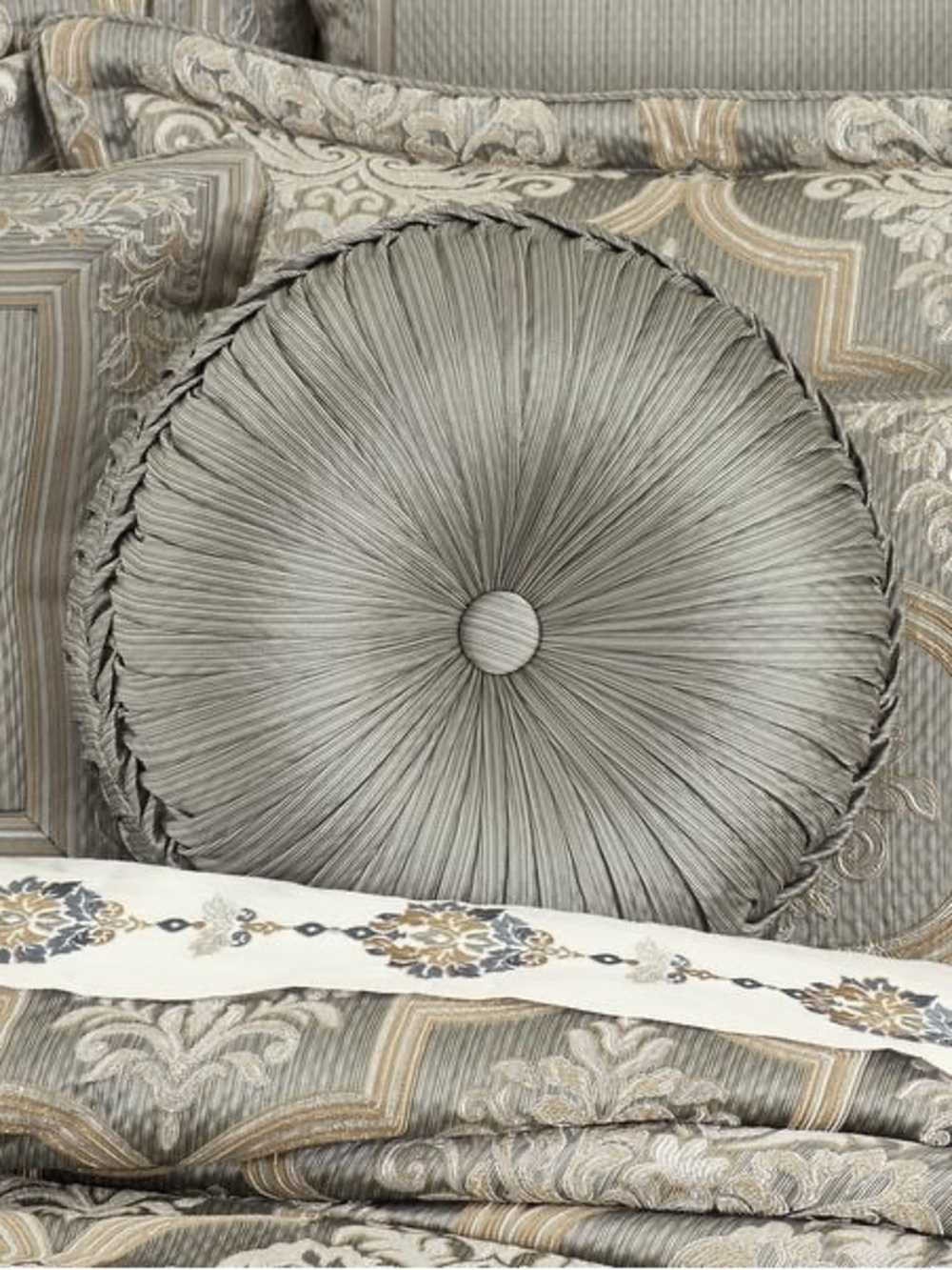 J. Queen New York Martina Tufted Round Decorative Throw Pillow NWT